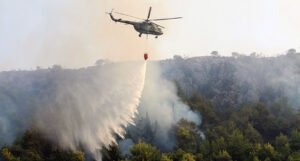 Za gašenje požara u Konjicu i Posušju potrebna pomoć helikoptera