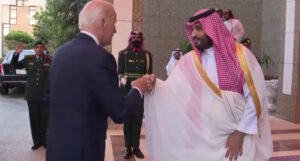 Nakon susreta Bidena: Bin Salman najavio da će Saudijska Arabija povećati prozivodnju nafte