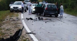 Nesreća na Rostovu: Djevojka iz prevrnutog vozila prebačena u bolnicu