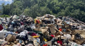 Nelegalna deponija na samom ulazu u Višegrad građane guši decenijama, bez ijedne dozvole