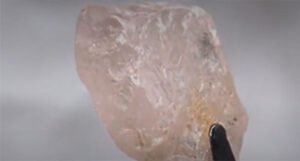 Rudari iskopali rijedak ružičasti dijamant, najveći pronađen u 300 godina