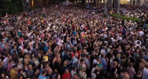 Na ulice izašlo na desetine hiljada ljudi, traže ostavku vlade