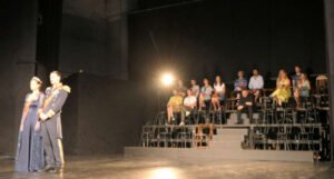 Originalno čitanje “Hamleta” ali i istorije u predstavi Narodnog pozorišta Tuzla