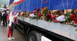 Kamion s tabutima 50 žrtava genocida polazi ka Potočarima