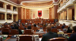 Albanski parlament usvojio rezoluciju kojom se odaje počast žrtvama genocida u Srebrenici