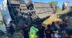 U autobuskoj nesreći poginulo najmanje šest osoba, 25 povrijeđenih