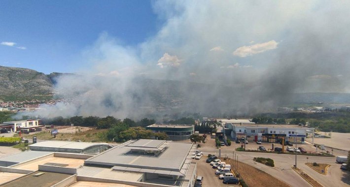 Požar kod Mostara stavljen pod kontrolu, vatrogasci i dalje na licu mjesta