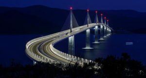 Danas se otvara Pelješki most: Sinoć je po prvi put bio osvijetljen, izgleda veličanstveno