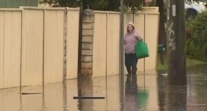 Obilne kiše ceste pretvorile u rijeke, poplavljene kuće, evakuiše se 50.000 ljudi