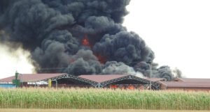 Vatrogasci uspjeli staviti pod kontrolu požar u fabrici “Meridijana”