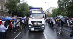 Kolona s tabutima žrtava genocida u Srebrenici stigla u Sarajevo