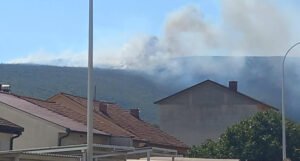Požar kod Boračkog jezera stavljen pod kontrolu, u Čapljini ozlijeđen vatrogasac