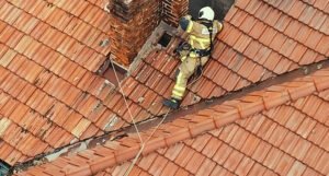Splitski vatrogasci sinoć spasili dijete s krova škole