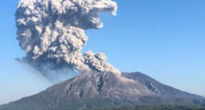 Eruptirao jedan od najaktivnijih vulkana na svijetu, izdata najviša razina upozorenja
