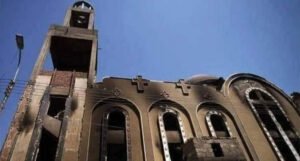 Veliki požar zahvatio crkvu, više od 40 ljudi je poginulo, na desetine je povrijeđenih