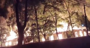 Veliki požar u vojnoj bazi u blizini Moskve, vatra zahvatila 1.200 kvadratnih metara