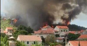 Izbio veliki požar na Hvaru, jedna osoba poginula
