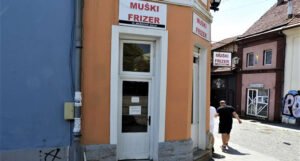 Poslije 62 godine rada majstor Salih Mešković zatvorio frizerski salon