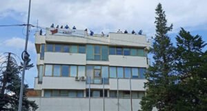 U Crnoj Gori radnici zauzeli tvornicu: “Od danas smo mi njeni vlasnici”