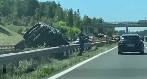 Težak sudar tri vozila na autocesti u Hrvatskoj, jedna osoba poginula, sedam povrijeđeno