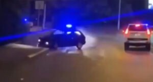 Filmska potjera: “Yugom” bježao policiji, pa smrskao automobil