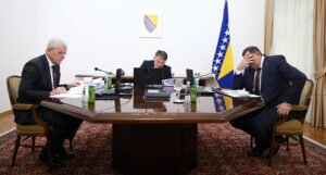 Džaferović i Komšić odbili Dodikov prijedlog da se Schmidt udalji iz Bosne i Hercegovine