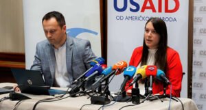 Transparency International u BiH osudio napad i uvrede na novinare u Banjoj Luci