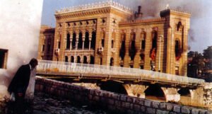 Na današnji dan prije tačno 30 godina zapaljena je sarajevska Vijećnica