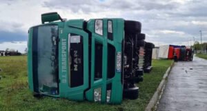 Strašno nevrijeme pogodilo Hrvatsku: Vjetar prevrtao kamione, cijeli grad bez struje