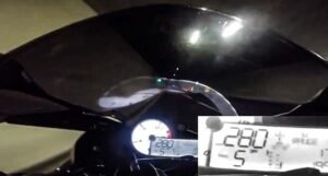 Motociklist se snimao dok vozi 292 km/h, dobio je stravičnu kaznu