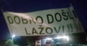 U selu osvanuo plakat: “Lažete nas godinama! Nijedna stranka nije dobro došla”