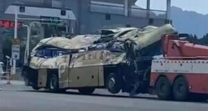 Prevrnuo se autobus koji je prevozio zaražene koronom, najmanje 27 ljudi poginulo