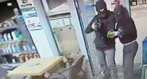 Odnijeli sef s novcem: Četiri maskirane i naoružane osobe opljačkale benzinsku pumpu