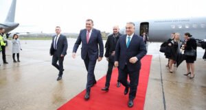 Zašto Orban ulaže u RS: “Svaka podrška Dodiku završi prodajom prirodnih resursa u RS”