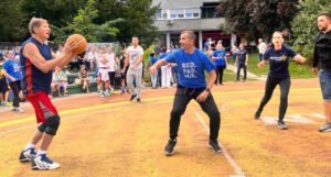 Uoči izbora Hadžikadić zaigrao košarku, gradi timski duh