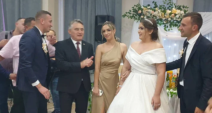 Komšić nakon stranačkog skupa u Goraždu svratio na svadbu
