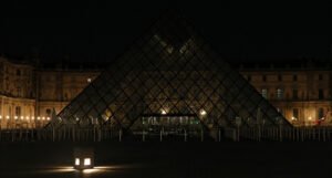Svjetla piramide muzeja Louvre ugašena ranije zbog štednje energije
