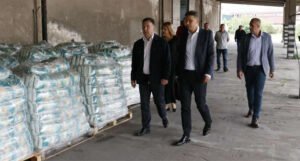 Novalić tvrdi da je iz robnih rezervi počela podjela pomoći za 17.000 porodica