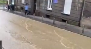 Obilna kiša u Hrvatskoj, poplavljene ulice u dijelu Zagreba