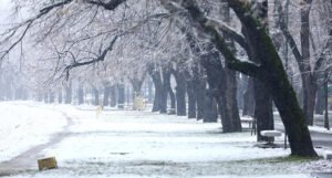 Snijeg pada u većem dijelu BiH, za sutra najavljene intezivnije padavine