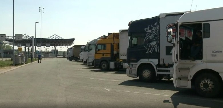 Kamiondžiji iz BiH “izvukli” 600 litara goriva na parkingu