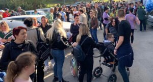 Dok traje sjednica Skupštine TK: Protest djece sa invaliditetom i njihovih roditelja