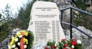 Porodice žrtava zločina na Kazanima traže izgradnju novog spomenika u Sarajevu