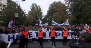 Veliki protest u Banjoj Luci, optužuju Dodika za krađu i traže da se ponove izbori