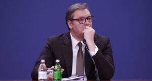 Američki ambasador potiče Srbiju da se uskladi s EU i uvede sankcije Rusiji