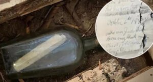 Ispod poda u kući pronađena boca s porukom stara 135 godina, dešifrovali su je