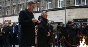 Delegacije svih nivoa vlasti BiH položile cvijeće na spomen obilježju Vječna vatra