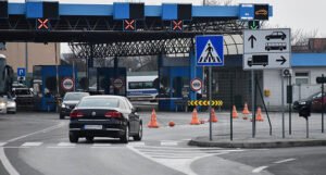 Uhapšen vozač teretnjaka iz BiH, petoricu migranata sakrio u duplom dnu vozila