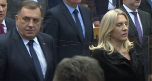 Dodik napustio salu tokom intoniranja himne BiH, prigovorio Željki Cvijanović