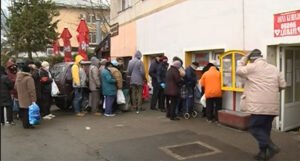Redovi ispred javnih kuhinja u BiH sve duži: Gladni su inženjeri, bivše misice, veterani rata…